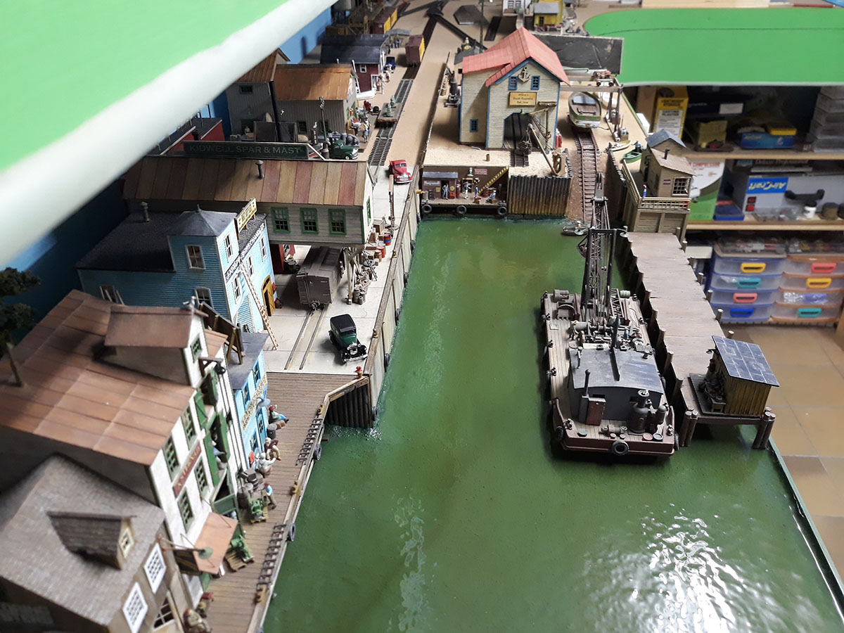 HO scale seaside harbor layout
